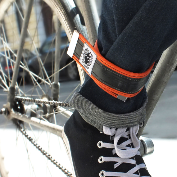 Nadrágszárvédő újrahasznosított bicikli gumiból - narancs
