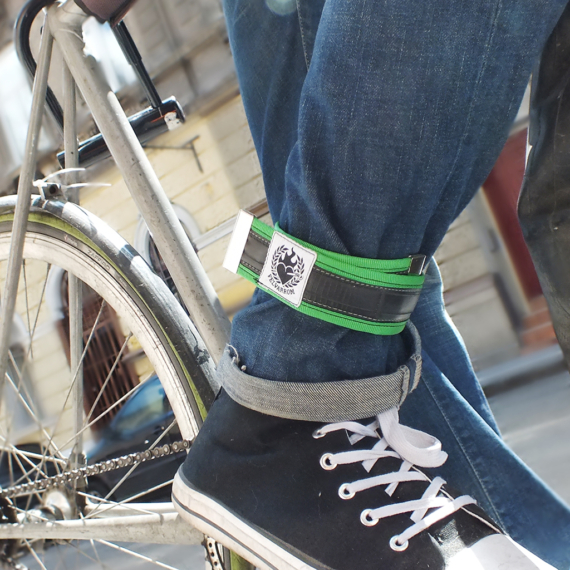 Nadrágszárvédő újrahasznosított bicikli gumiból - zöld